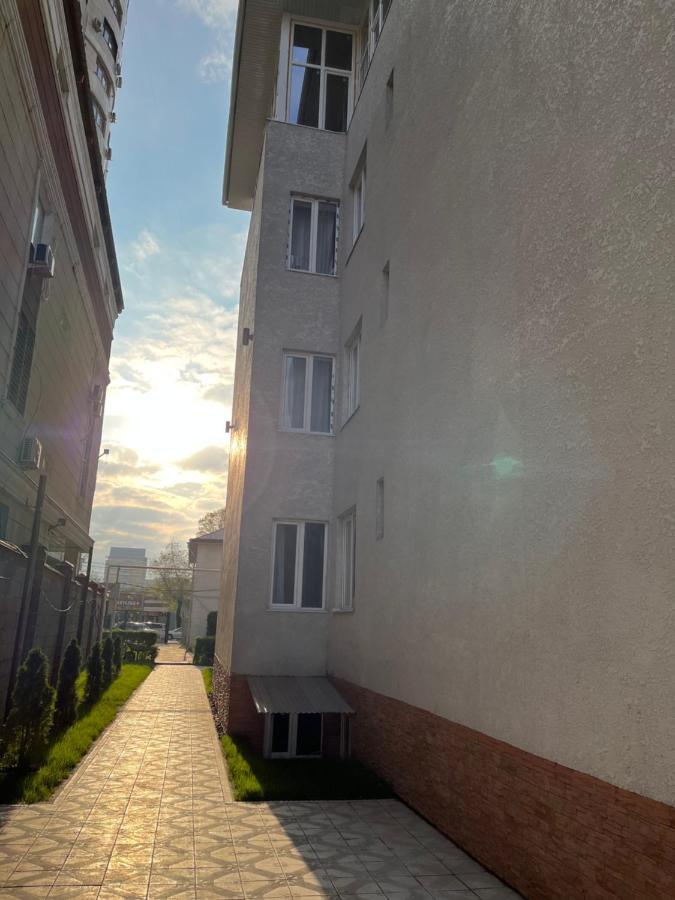 Nomad Inn Бішкек Екстер'єр фото